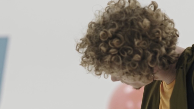 Video Reference: hair, hairstyle, hair coloring, long hair, girl