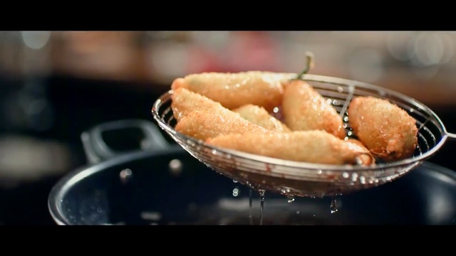 Video Reference: fried food, food, frying, cuisine, deep frying, dish, onion ring, snack, finger food, oliebol