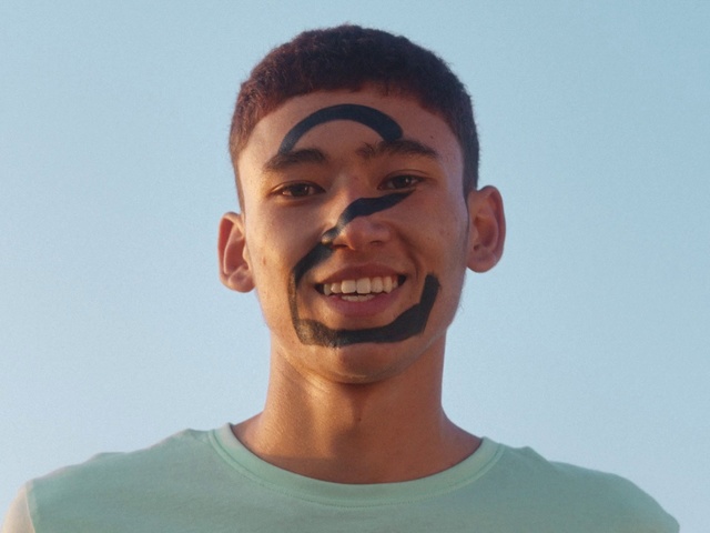 Video Reference: Face, Hair, Facial expression, Chin, Forehead, Head, Eyebrow, Smile, Nose, Skin