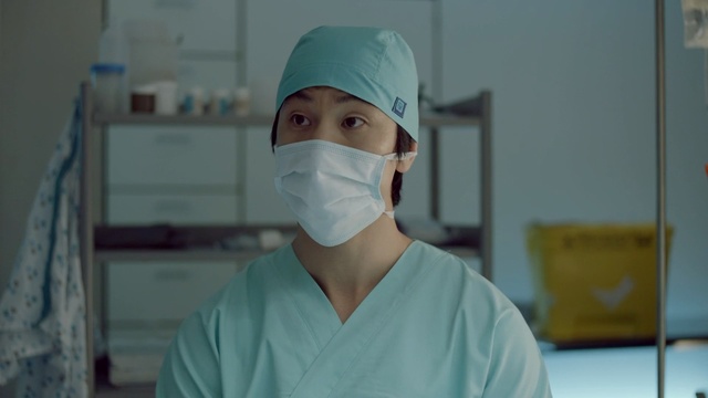 Video Reference: Medical procedure, Surgeon, Scrubs, Head, Medical, Service, Room, Health care provider, Hospital, Medical assistant