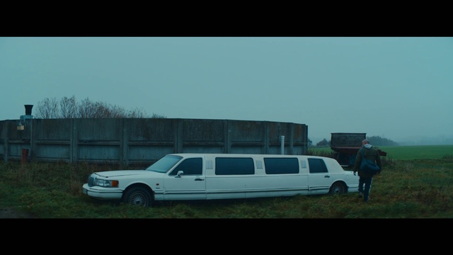 Video Reference: Land vehicle, Vehicle, Car, Luxury vehicle, Limousine, Transport, Automotive exterior, Family car