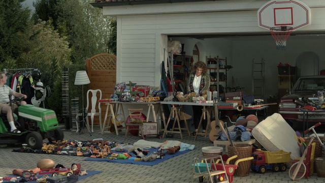 Video Reference: recreation, flea market, marketplace, market