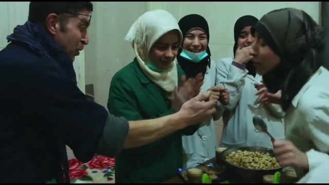 Video Reference: Food, Dish, Cuisine, Vegetarian food, Adaptation, Eating, Smile, Street food