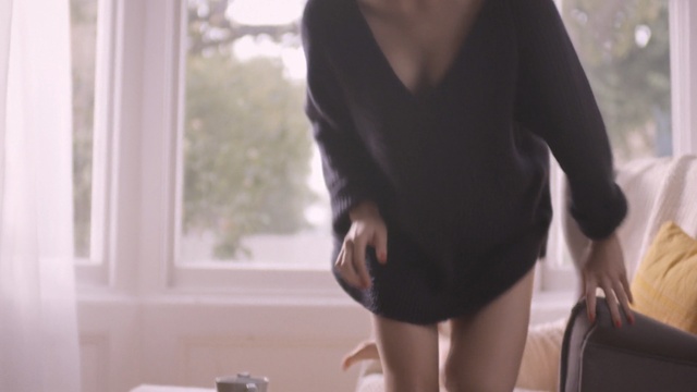 Video Reference: human hair color, shoulder, girl, leg, joint, thigh, top, hand, long hair, neck