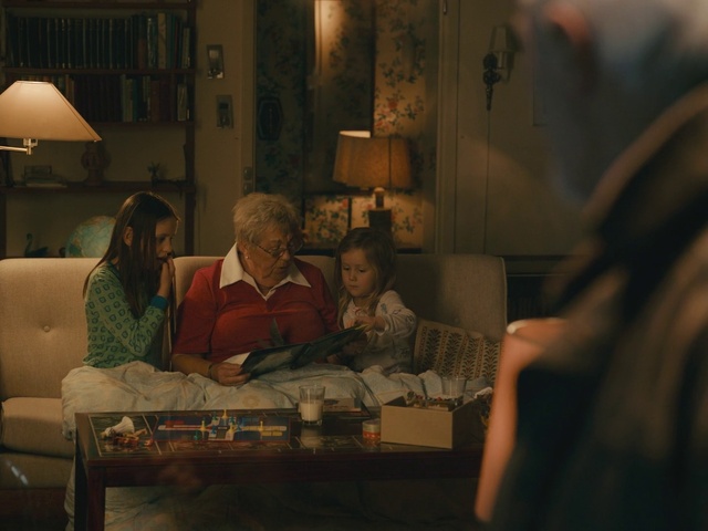 Video Reference: Conversation, Human, Fun, Interaction, Room, Adaptation, Sitting, Photography, Screenshot, Scene