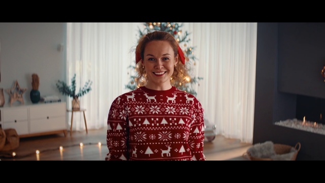 Video Reference: Hair, Photograph, People, Facial expression, Shoulder, Sitting, Smile, Standing, Fun, Blond