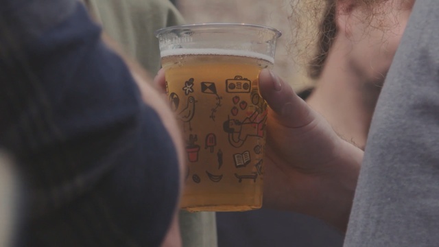 Video Reference: drink, beer, alcoholic beverage, alcohol, pint us, hand, bottle, drinkware, glass