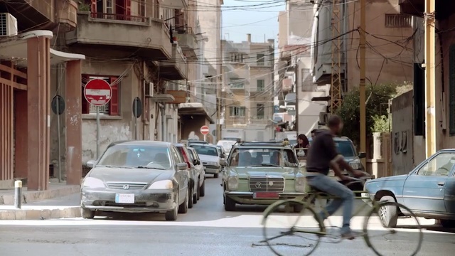 Video Reference: Land vehicle, Vehicle, Mode of transport, Street, Car, Transport, Urban area, Road, Neighbourhood, Traffic