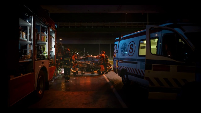 Video Reference: Motor vehicle, Mode of transport, Vehicle, Transport, Light, Car, Night, Metropolitan area, Emergency service, Traffic