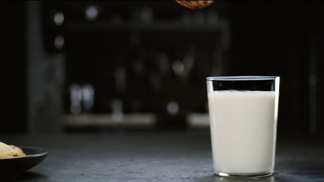 Video Reference: cup, beverage, drink, milk, coffee, glass, mug, food, espresso, breakfast, punch, alcohol, container, cappuccino