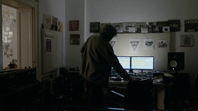 Video Reference: Room, Technology, Electronic device, Furniture, Electronic instrument, Studio, Desk