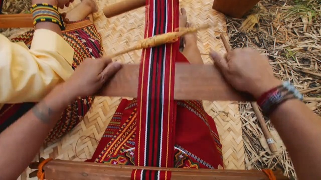Video Reference: weaving, tradition, abdomen