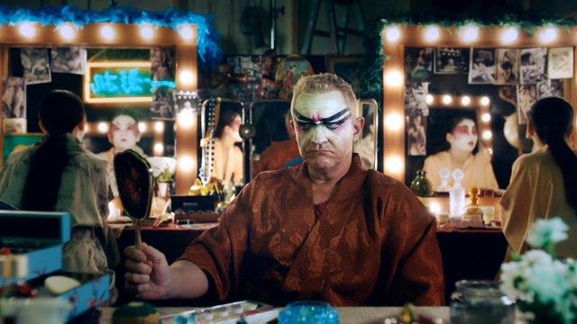 Video Reference: market, restaurant, city, Person