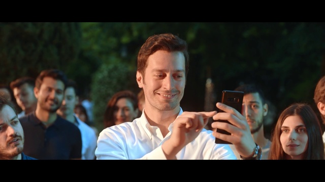 Video Reference: Photograph, Fun, Photography, Technology, Event, Screenshot, Leisure, Performance, Flash photography, Scene