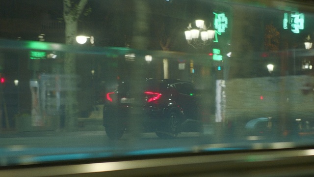 Video Reference: Green, Light, Mode of transport, Glass, Auto part, Automotive lighting, Technology, Automotive window part, Windshield, Window