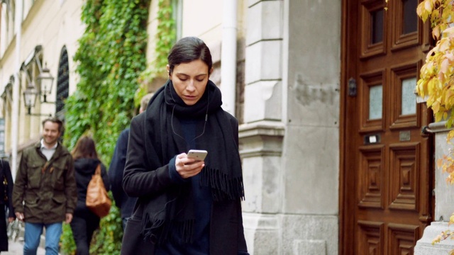 Video Reference: Photograph, Snapshot, Fun, Temple, Photography, Outerwear, Architecture, Smile, Jacket, Gesture, Person