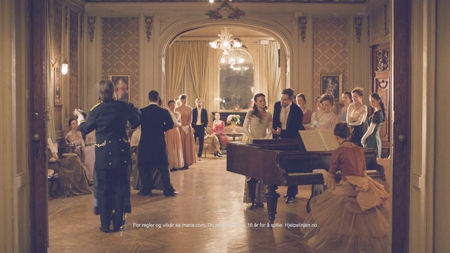 Video Reference: Event, Room, Pianist, Gentleman, Performance, Person, Indoor, Man, Table, Standing, Front, Woman, People, Group, Suit, Living, Holding, Large, Mirror, White, Floor, Clothing, Wedding, Piano, Furniture, Dress, Marriage, Dining room