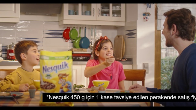 Video Reference: Fun, Child, Happy, Junk food, Conversation, Smile, Photo caption, Meal
