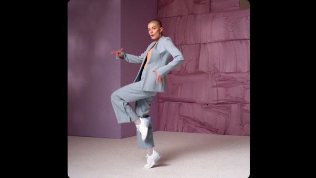 Video Reference: Kung fu, Dancer, Joint, T'ai chi ch'uan, Performance, Taekkyeon, Kung fu, Gentleman, Shoe, Performing arts, Person