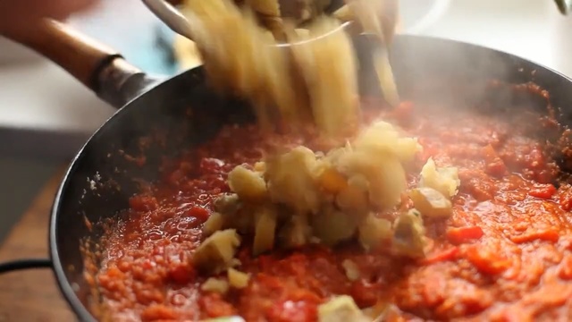 Video Reference: Dish, Food, Cuisine, Ingredient, Arrabbiata sauce, Recipe, Produce, Meat, Marinara sauce, Bolognese sauce