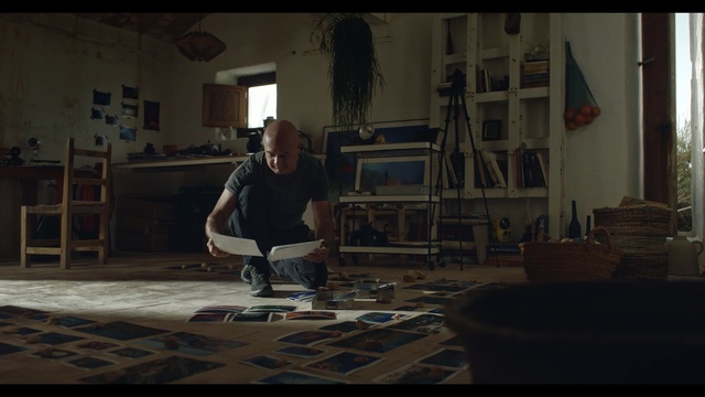 Video Reference: Floor, Room, Flooring, Photography, Visual arts, Art, Screenshot, Indoor, Person, Man, Table, Sitting, Laptop, Young, Using, Computer, Woman, Holding, Shirt, Living, Boy, Standing, Bed, Playing, White, Phone, Clothing