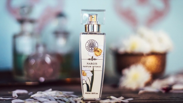 Video Reference: perfume, product, product, glass bottle, liqueur, bottle