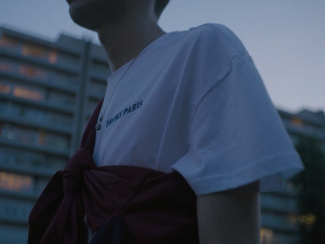 Video Reference: Blue, Shoulder, Sky, Joint, Human, Arm, Outerwear, Photography, T-shirt, Cloud