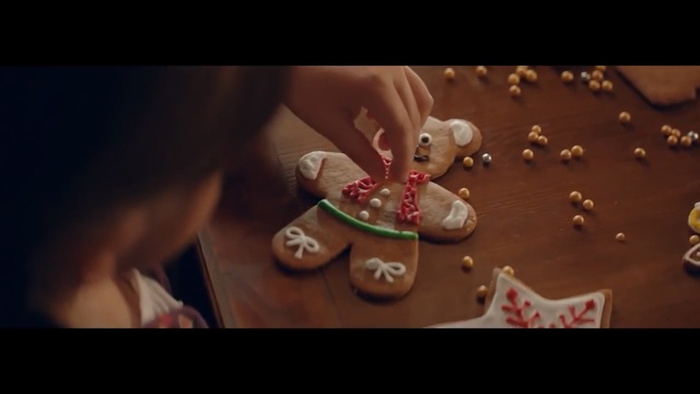Video Reference: Games, Hand, Finger, Gingerbread, Sweetness, Recreation, Jewellery, Gambling, Nail, Play