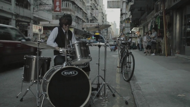 Video Reference: Drum, Drums, Drumhead, Musician, Bass drum, Musical instrument, Idiophone, Percussion, Tom-tom drum, Snare drum, Person