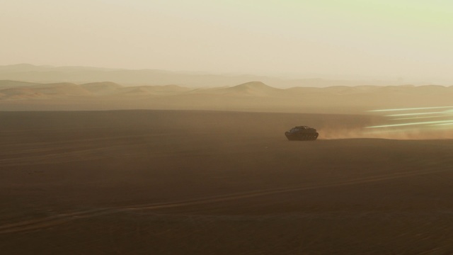 Video Reference: Sky, Atmospheric phenomenon, Natural environment, Morning, Desert, Horizon, Sand, Haze, Ecoregion, Landscape