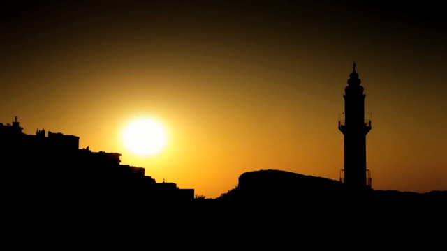 Video Reference: Sky, Backlighting, Afterglow, Landmark, Sunset, Morning, Evening, Horizon, Daytime, Sunrise