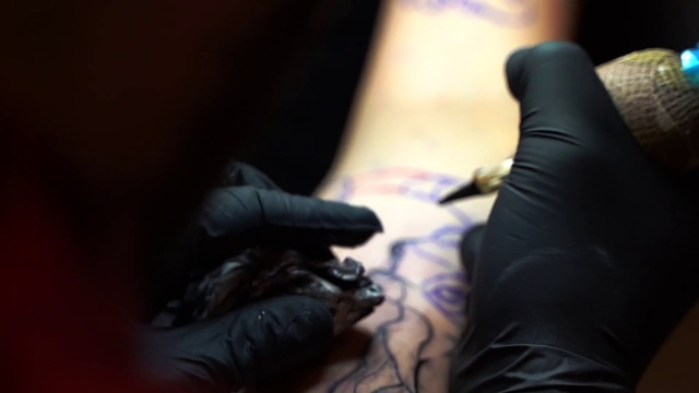 Video Reference: Tattoo, Leg, Footwear, Human leg, Arm, Finger, Tattoo artist, Hand, Shoe, Foot