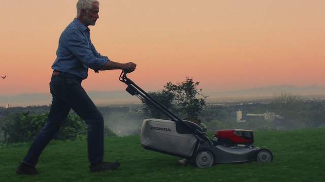 Video Reference: Lawn, Walk-behind mower, Lawn mower, Mower, Grass, Edger, Vehicle, Outdoor power equipment, Lawn aerator, Tool