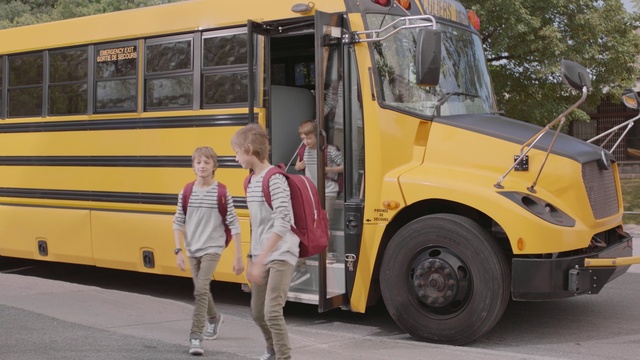 Video Reference: motor vehicle, bus, transport, vehicle, mode of transport, school bus, public transport, commercial vehicle, car