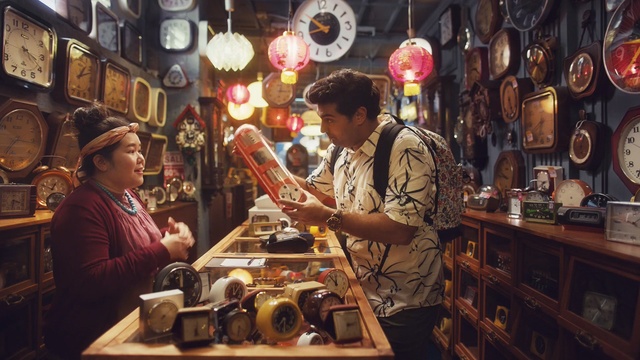 Video Reference: bazaar, market, marketplace, Person