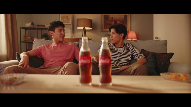 Video Reference: Fun, Alcohol, Drink, Flesh, Table, Sitting, Conversation