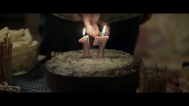 Video Reference: Cake, Icing, Lighting, Hand, Still life photography, Cake decorating, Photography, Finger, Darkness, Birthday cake