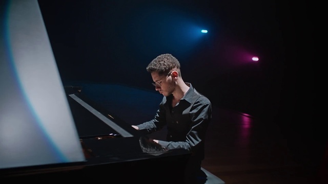 Video Reference: Performance, Musician, Performing arts, Music, Event, Technology, Stage, Electronic device, Music artist, Photography