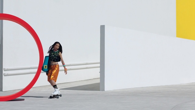 Video Reference: shoe, recreation, flooring, Person