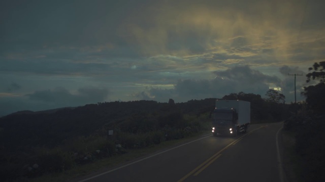 Video Reference: Sky, Road, Cloud, Highway, Atmospheric phenomenon, Freeway, Light, Lane, Morning, Mode of transport