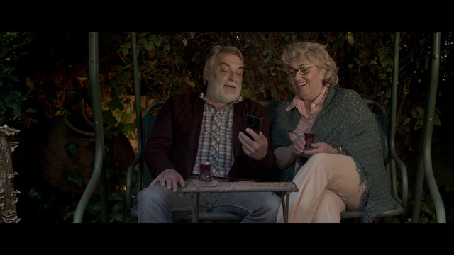 Video Reference: Facial expression, People, Fun, Human, Conversation, Adaptation, Sitting, Interaction, Organ, Darkness