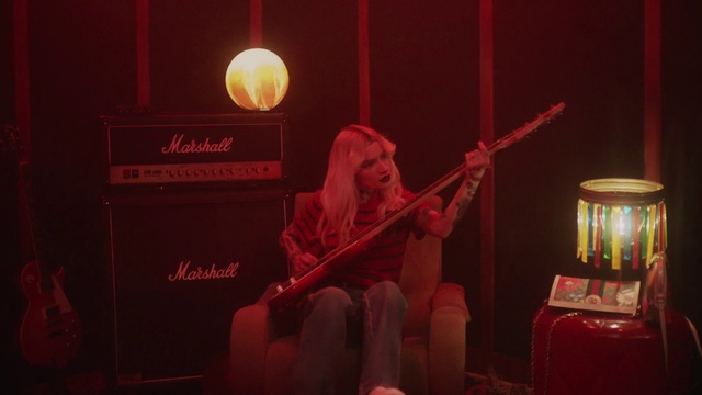 Video Reference: Music, Performance, Musician, Red, Musical instrument, String instrument, String instrument, Performing arts, Stage, Plucked string instruments