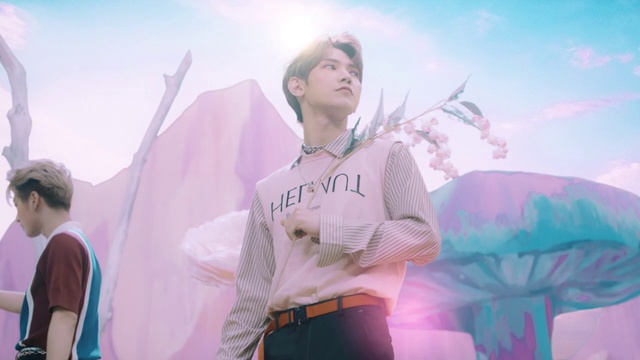 Video Reference: Pink, Sky, Purple, Fun, Performance, Cool, Photography, Happy, Leisure, Magenta