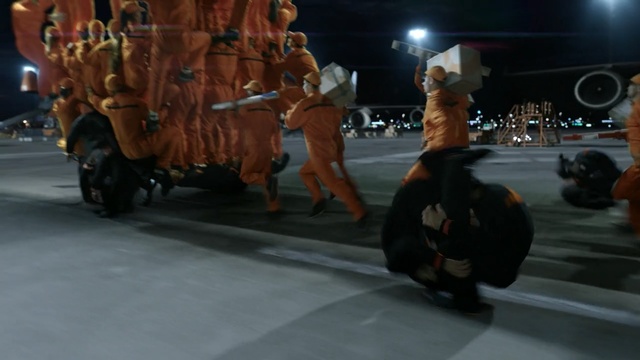 Video Reference: Snapshot, Mode of transport, Fun, Performance art, Crowd, Performance, Competition event, Vehicle, Asphalt
