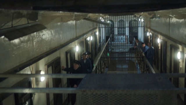 Video Reference: Building, Architecture, Metropolitan area, Infrastructure, Daylighting, Subway, Glass, Metropolis, Escalator, Ceiling