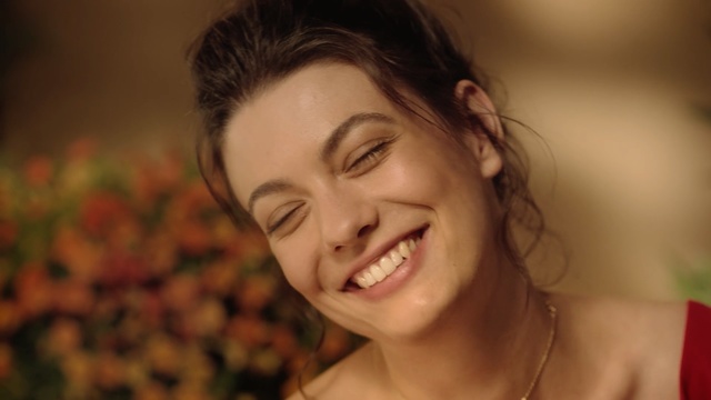 Video Reference: Face, Hair, Skin, Eyebrow, Smile, Facial expression, Beauty, Nose, Lip, Tooth