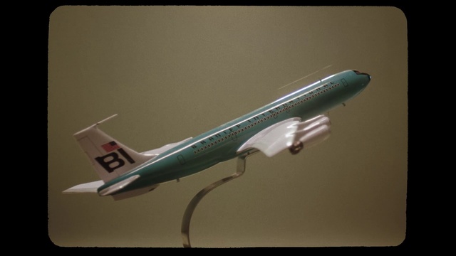 Video Reference: Airplane, Airliner, Aircraft, Airline, Aviation, Vehicle, Narrow-body aircraft, Flight, Aerospace manufacturer, Toy airplane