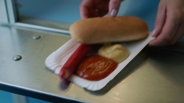 Video Reference: Food, Hot dog bun, Fast food, Cuisine, Dish, Vienna sausage, Junk food, Ingredient, Frankfurter würstchen, Bockwurst