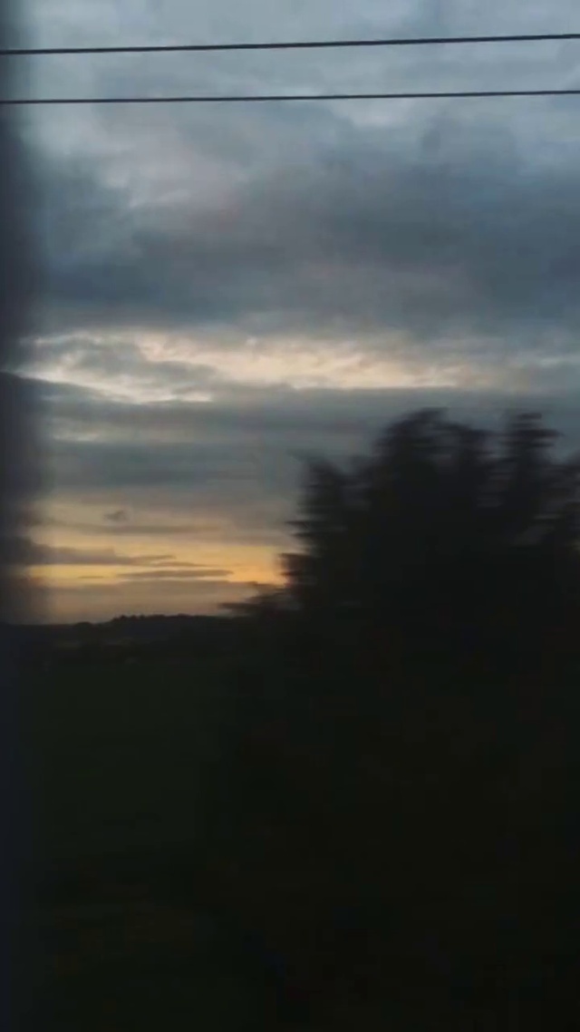 Video Reference: Sky, Cloud, Atmospheric phenomenon, Horizon, Atmosphere, Evening, Morning, Daytime, Dusk, Tree
