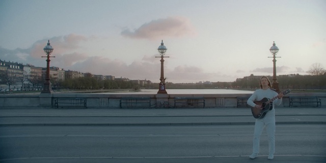 Video Reference: Sky, Atmospheric phenomenon, Cloud, Architecture, City, Vacation, Photography, Tower, Street light, Road